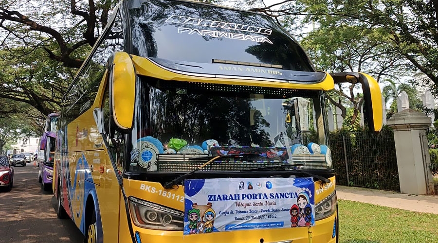 Sewa Bus Pariwisata untuk Ziarah
